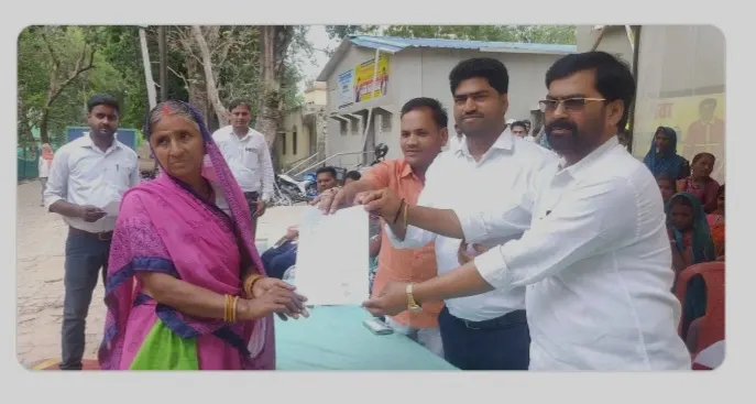 प्रधानमंत्री शहरी आवास योजना के तहत 28 लाभुकों को मिली पहली किस्त की राशि