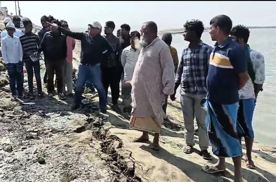 जहाँगीरपुर बैसी में कोसी नदी का कटाव शुरू, ग्रामीणों में दहशत
