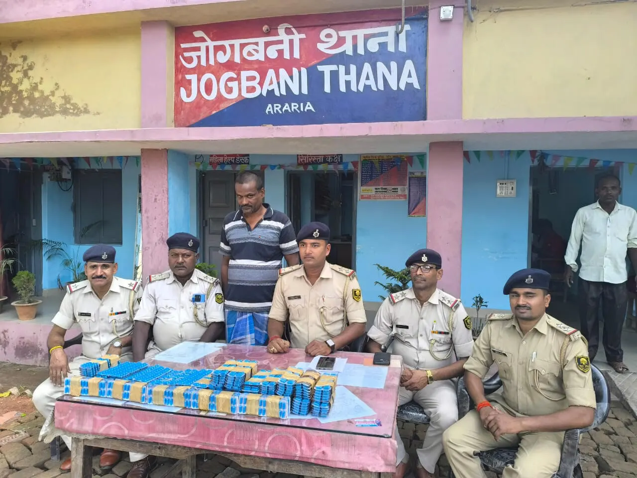 भारी मात्रा में नशीली दवाओं के साथ तस्कर को पुलिस ने किया गिरफ्तार