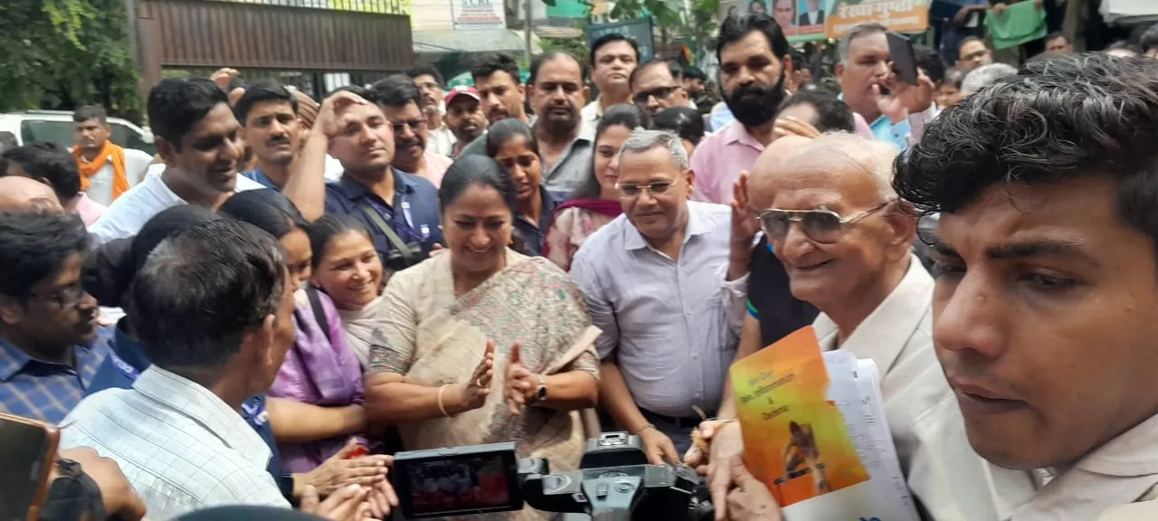 पीतमपुरा में सड़क निर्माण की रखी गई आधारशिला, मुख्यमंत्री रेखा गुप्ता निभा रहीं हैं जनसेवा का संकल्प