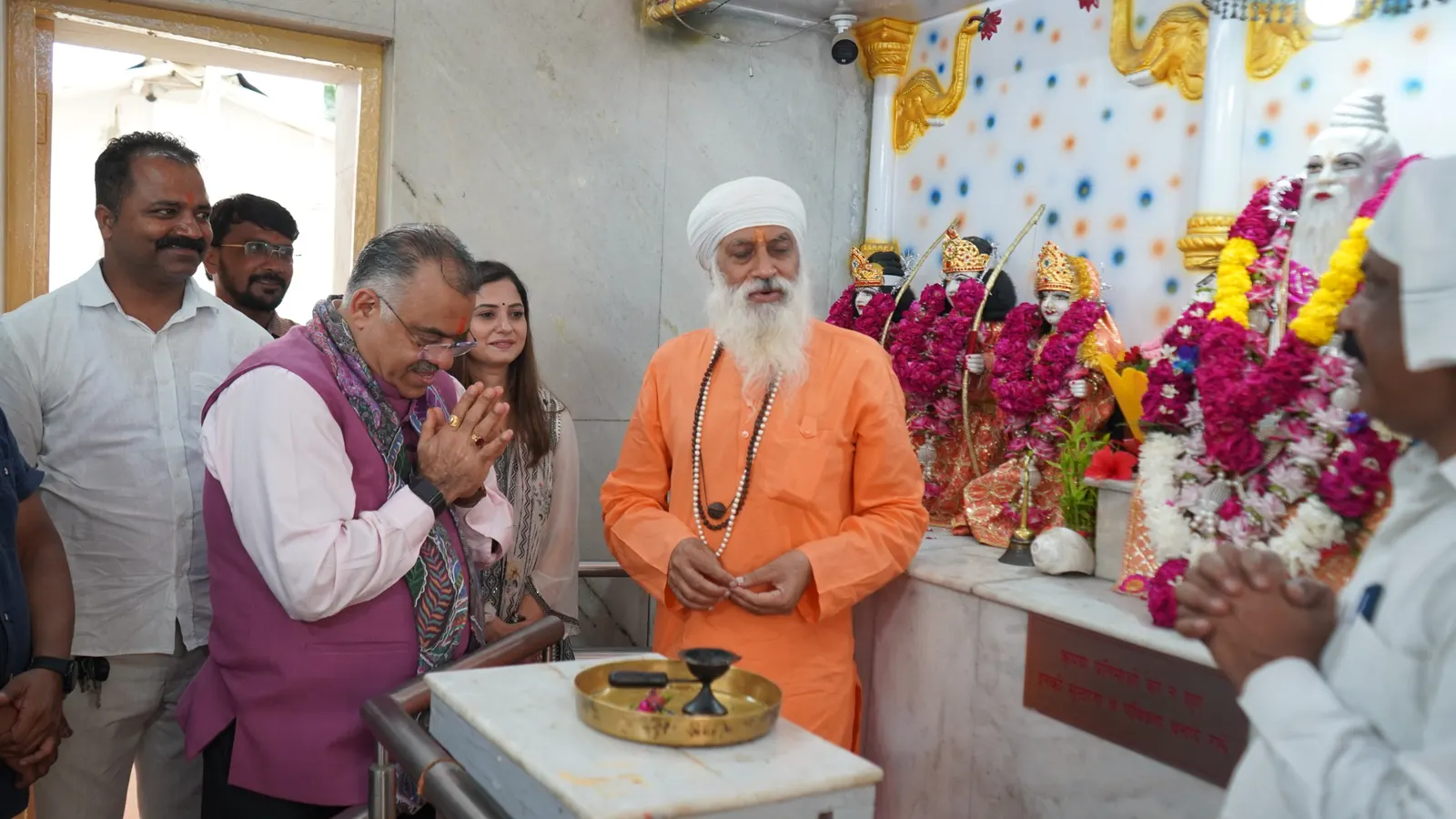 तरुण चुग ने गुरु पूर्णिमा की पूर्व संध्या प़र भगवान वाल्मीकि मंदिर में स्वामी कृष्ण विद्यार्थी जी से आशीर्वाद लिया, भगवान वाल्मीकि समूचे समाज के पथप्रदर्शक हैं: चुग