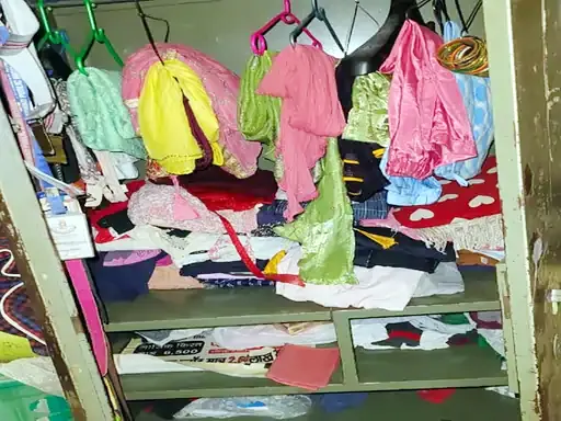 फरीदाबाद के मेवला महाराजपुर में घर का दरवाजा तोड़ चोरों ने चुराई लाखों की नगदी व ज्वैलरी