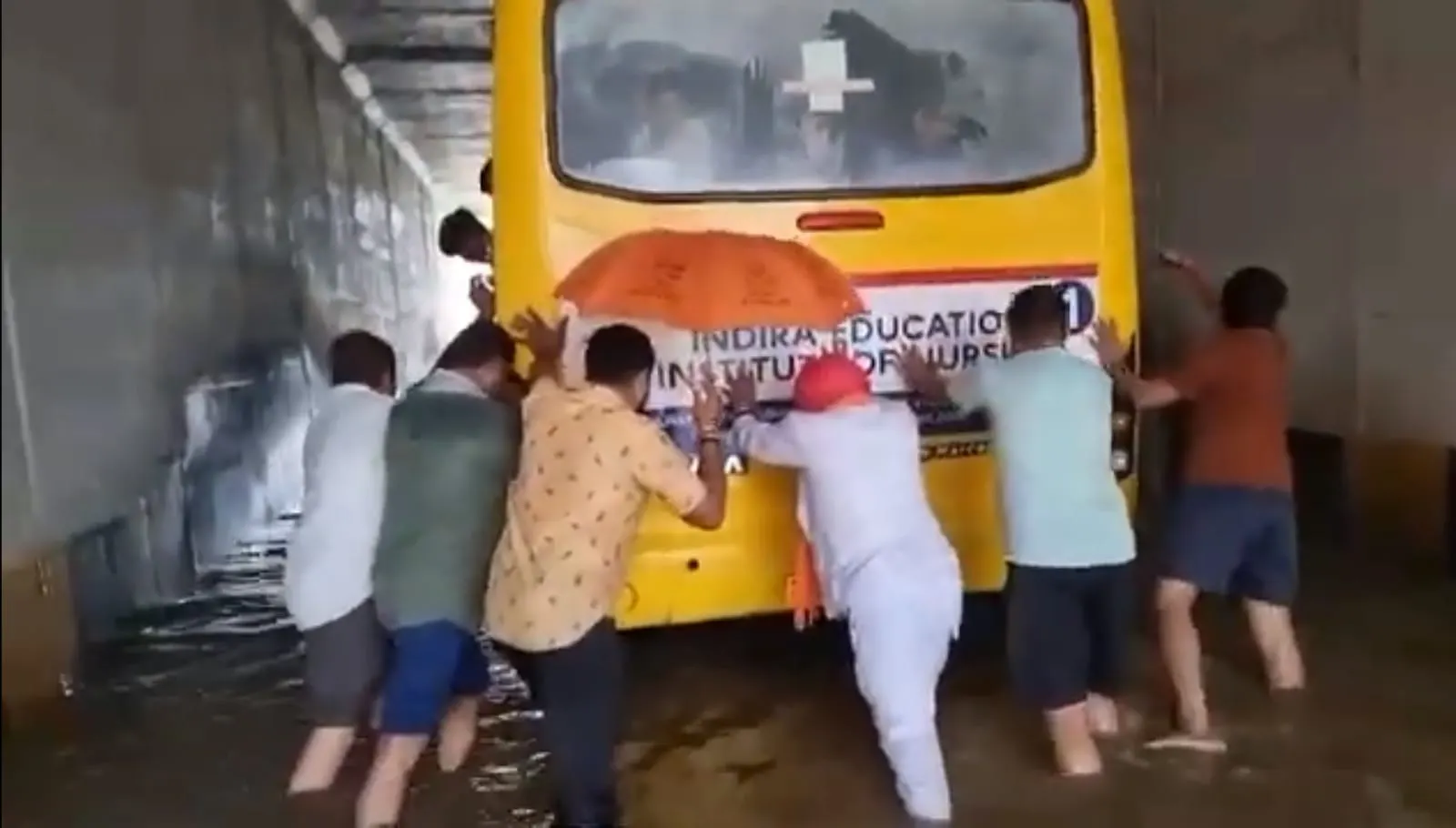 उदयपुर में बारिश की झड़ी, जनजीवन अस्त-व्यस्त