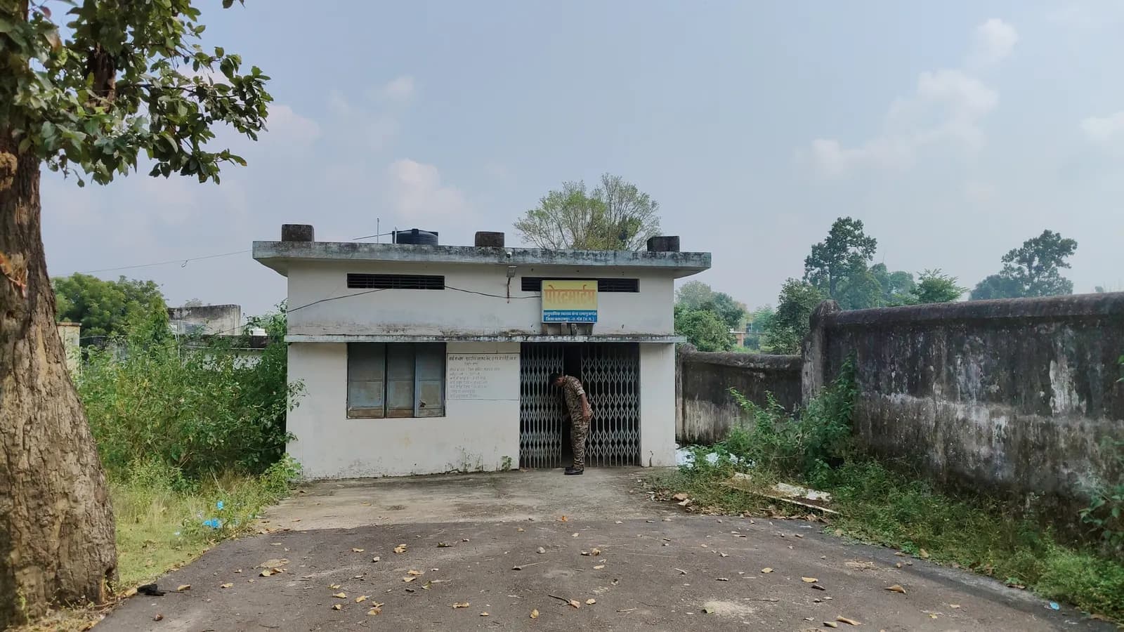 बलरामपुर : 12 वर्षीय बच्चे का शव फंदे से लटका मिला , जांच में जुटी पुलिस
