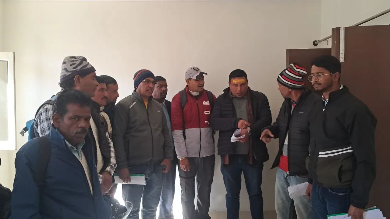 पौड़ी गढ़वाल: मनरेगा कार्यों में नेटवर्क समस्या पर ग्रामीणों ने जताई नाराजगी