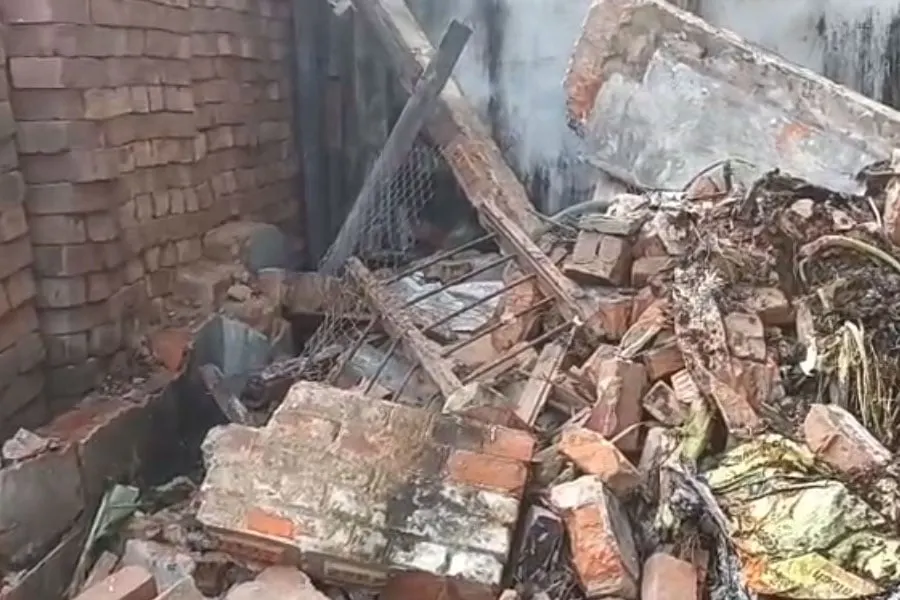 घोला में रातों-रात तोड़ा गया माकपा कार्यालय, इलाके में हड़कंप