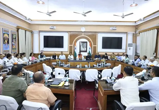 मुख्यमंत्री पद संभालते ही सम्राट चौधरी पहुंचे सचिवालय, अधिकारियाें संग की बैठक