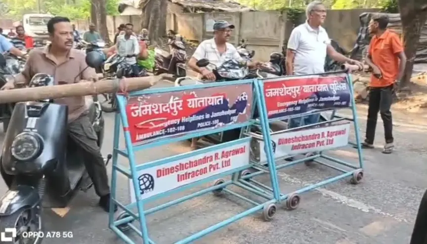 जब्त बाइक को छोड़ने के एवज में पुलिसकर्मियों पर रुपये मांगने का आरोप