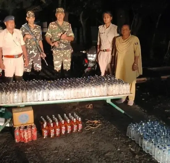 एसएसबी ने तस्करी के 661 बोतल नेपाली शराब किया जब्त
