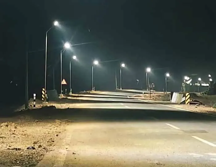 सुकमा : सोलर स्ट्रीट लाइट से जगमगाया जगरगुंडा, जहां नक्सलियों ने बैंक लूट लिया, काट दी थी सड़क