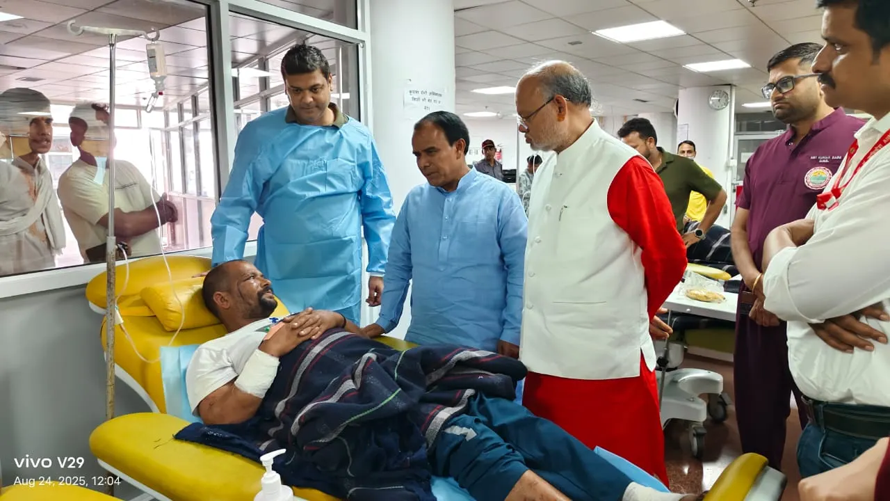थराली आपदा में घायलों का हाल जानने एम्स पहुंचे स्वास्थ्य मंत्री