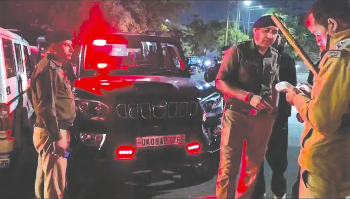 पुलिस ने उतारा वीआईपी बनने का भूत