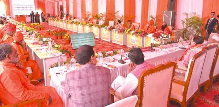 आवाहन अखाड़े के प्रतिनिधियों को मुख्यमंत्री की बैठक से बाहर निकाला गया, संतों में रोष