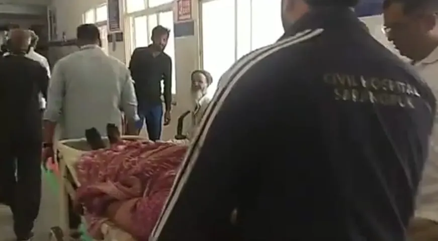 राजगढ़ःडिवाइडर से कार टकराने पर महिला की मौत, पति और बेटी घायल