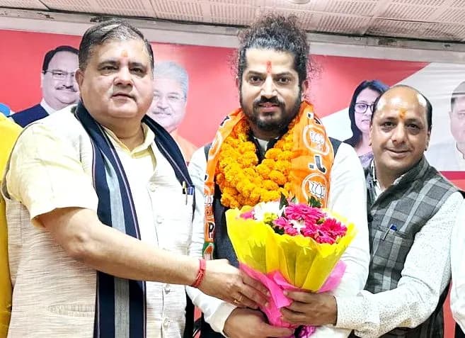देश को तोड़ने की मंशा वाले राजनैतिक दल से रहें सावधान, मोदी का दें साथ: महेंद्र भट्ट
