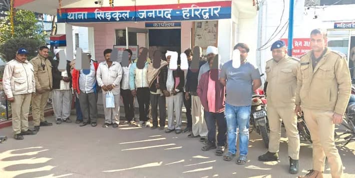 बाबाओं का भेष बनाकर घूम रहे 12 कालनेमियों को पुलिस ने किया गिरफ्तार