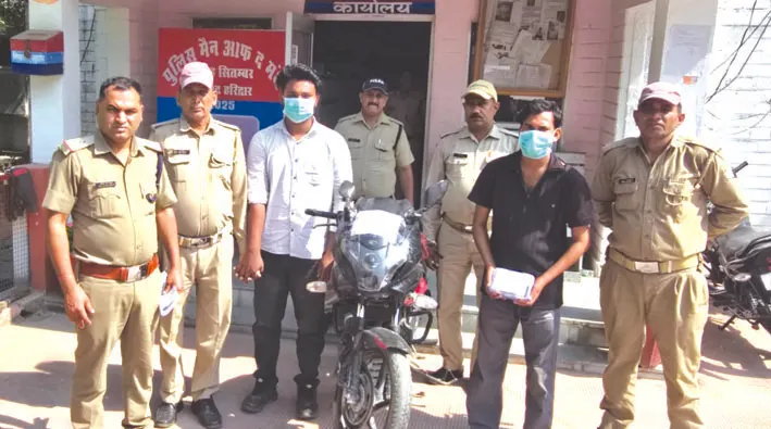 दो मोबाइल स्नैचर गिरफ्तार, बाइक व छीना गया मोबाइल बरामद