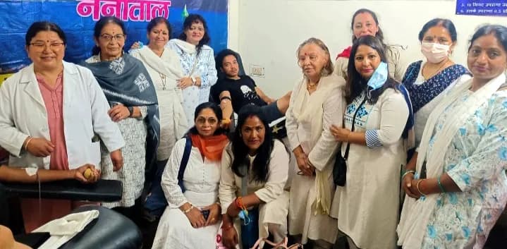 पिता-पुत्र व मां-बेटी सहित 40 लोगों ने किया रक्तदान