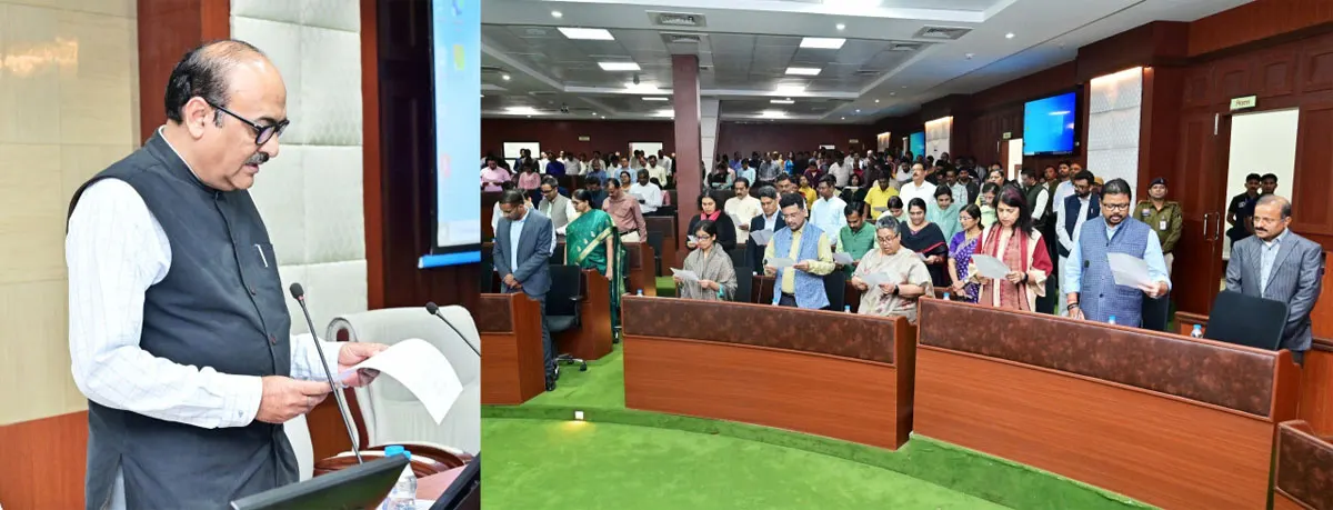 रायपुर : संविधान दिवस पर मंत्रालय में मुख्य सचिव ने अधिकारियों को भारत के संविधान उद्देशिका का कराया सामूहिक वाचन