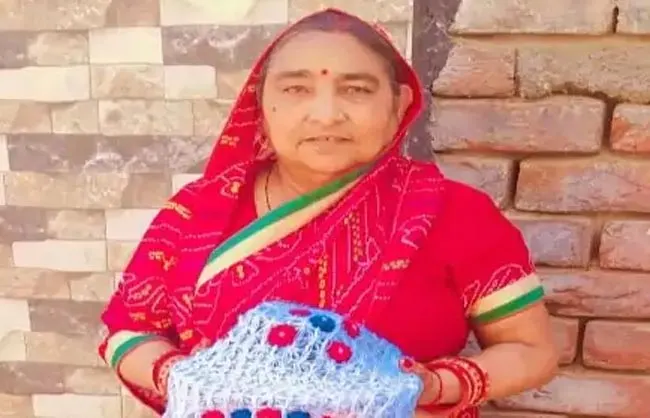 रेवाड़ीः गाय के हमले से महिला की मौत, परिजनों ने उपायुक्त को सौंपा ज्ञापन