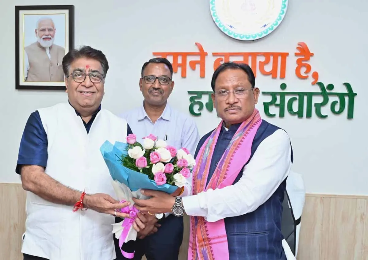 रायपुर : मुख्यमंत्री साय से प्रोफेसर ओमप्रकाश व्यास ने की सौजन्य मुलाकात