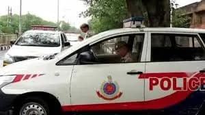 दिल्ली पुलिस का ‘ऑपरेशन मिलाप’ बना मासूम की मुस्कान की वजह — 3 साल का खोया बच्चा एक घंटे में परिवार से मिलवाया गया