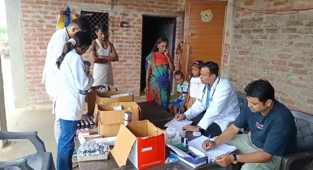 गंगा का जलस्तर घटने से प्रशासन ने ली राहत की सांस, ग्रामीणों में बढ़ी स्वास्थ्य संबंधी समस्याएं