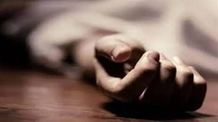 नोएडा में 17 वर्षीय किशोरी ने मानसिक तनाव के चलते की आत्महत्या, चार लोगों की संदिग्ध परिस्थितियों में मौत