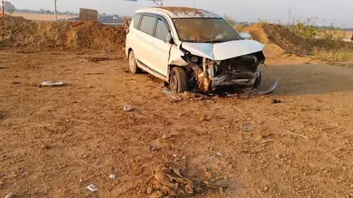 सड़क हादसे में दादा-पोते की मौत, परिवार के पांच सदस्य घायल
