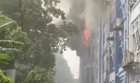 अलीपुर जिला परिषद कार्यालय में आग लगने से दहशत