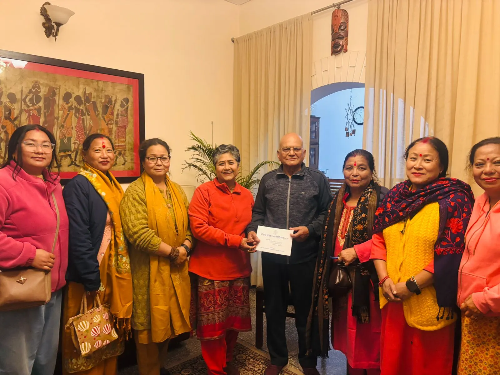 हिमालय फेस्टिवल के प्रचार में जुटीं महिलाएं, घर-घर दे रहीं आमंत्रण