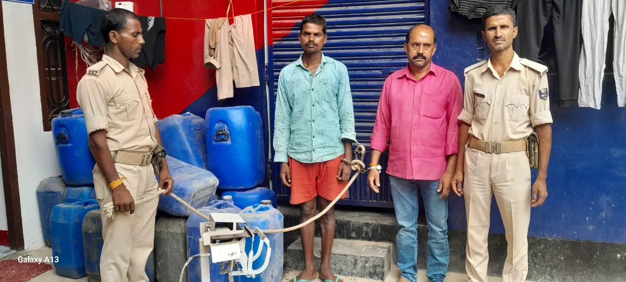 मोतिहारी पुलिस ने किया जहरीली शराब फैक्ट्री का उद्भेदन