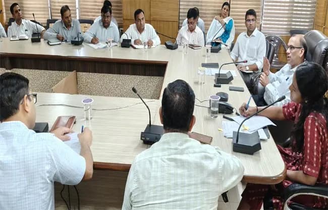 नारनौलः ‘हर घर तिरंगा’ अभियान को लेकर उपायुक्त ने अधिकारियों को दिए निर्देश