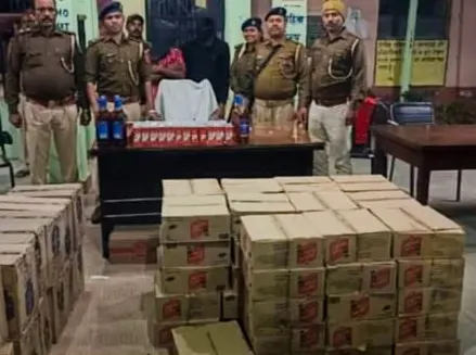 पिकअप पर लदे 642 लीटर अंग्रेजी शराब के साथ दो तस्कर गिरफ्तार