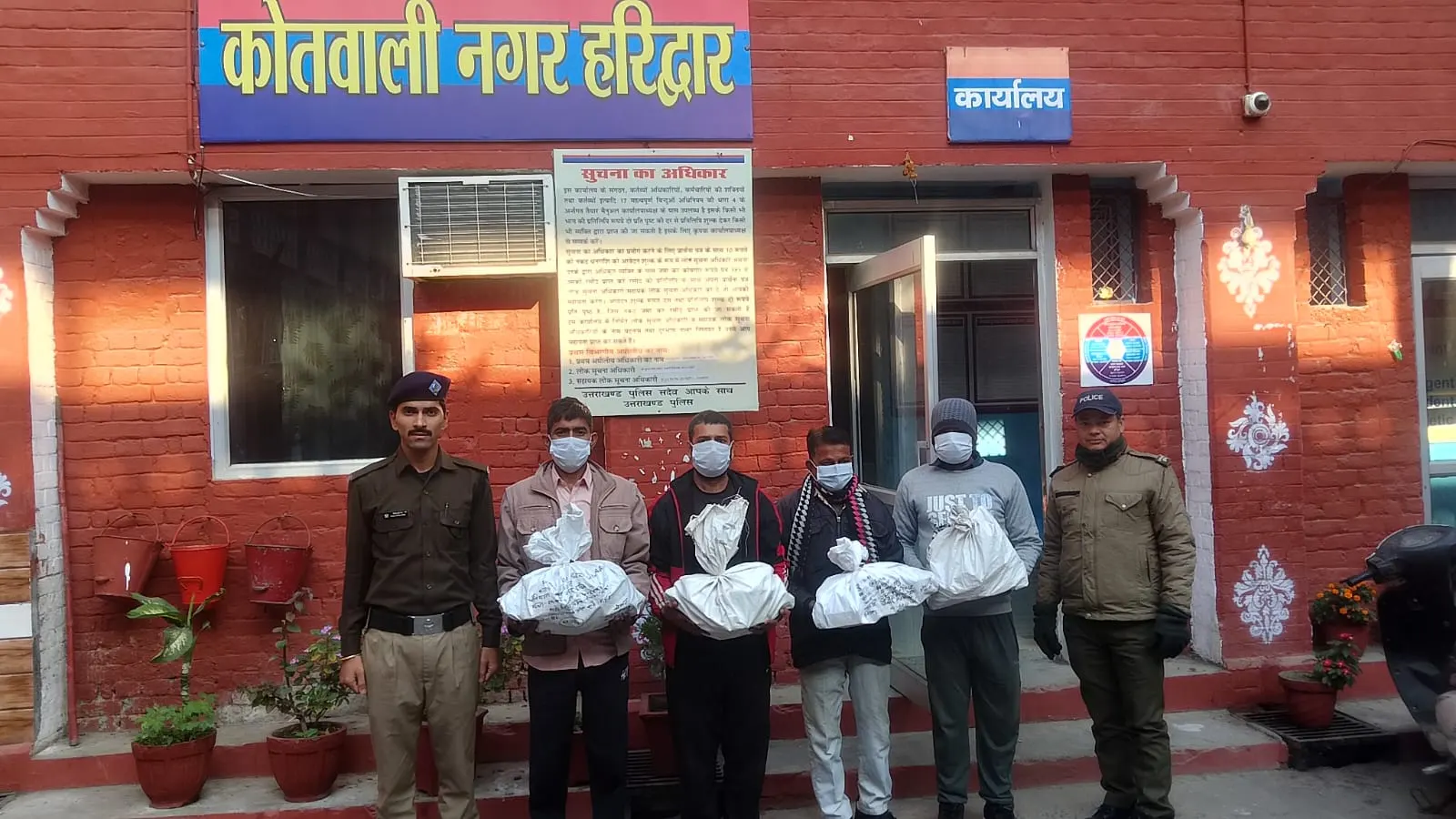 नगर कोतवाली पुलिस ने गिरफ्तार किए चार नशा तस्कर