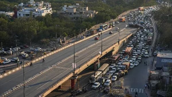 सरिता विहार फ्लाईओवर से 8 अगस्त तक बंद