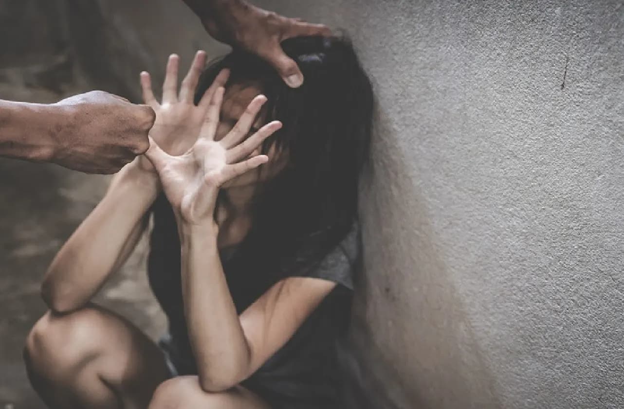 छात्रा से दुष्कर्म का आरोप, मिलने बुलाकर कमरे पर ले गया आरोपी; तीन साथी भी शामिल