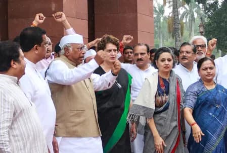 खड़गे का दावा- छात्रों के आंदोलन के दबाव में झुकी मोदी सरकार, धर्मेंद्र प्रधान का इस्तीफा इसका सबूत