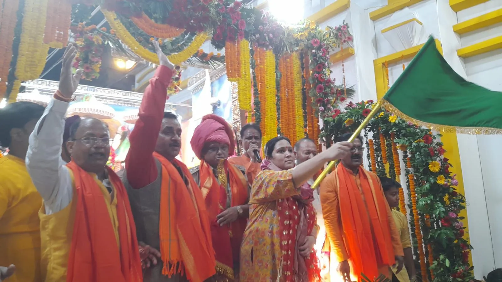 ऐतिहासिक दुर्गापूजा महोत्सव : चाैबीस घंटे शोभायात्रा के बाद गोमती में देवी प्रतिमाओं का हाेगा विसर्जन