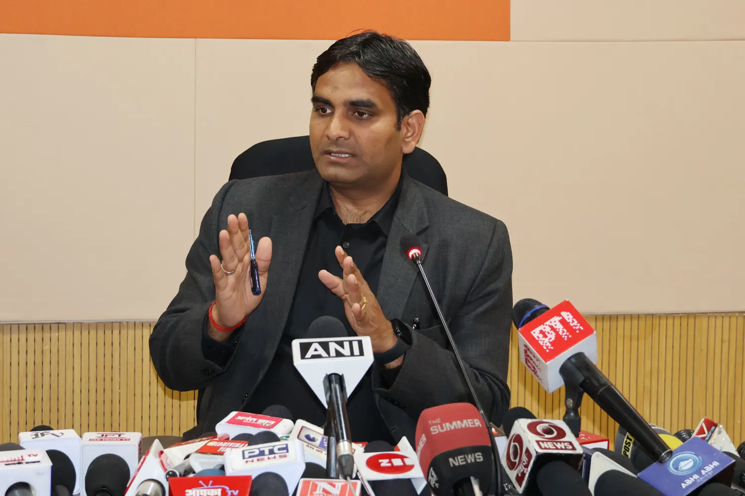 वोटर कार्ड नहीं है तो 12 अन्य वैकल्पिक दस्तावेज के साथ कर सकते हैं मतदान : उपायुक्त