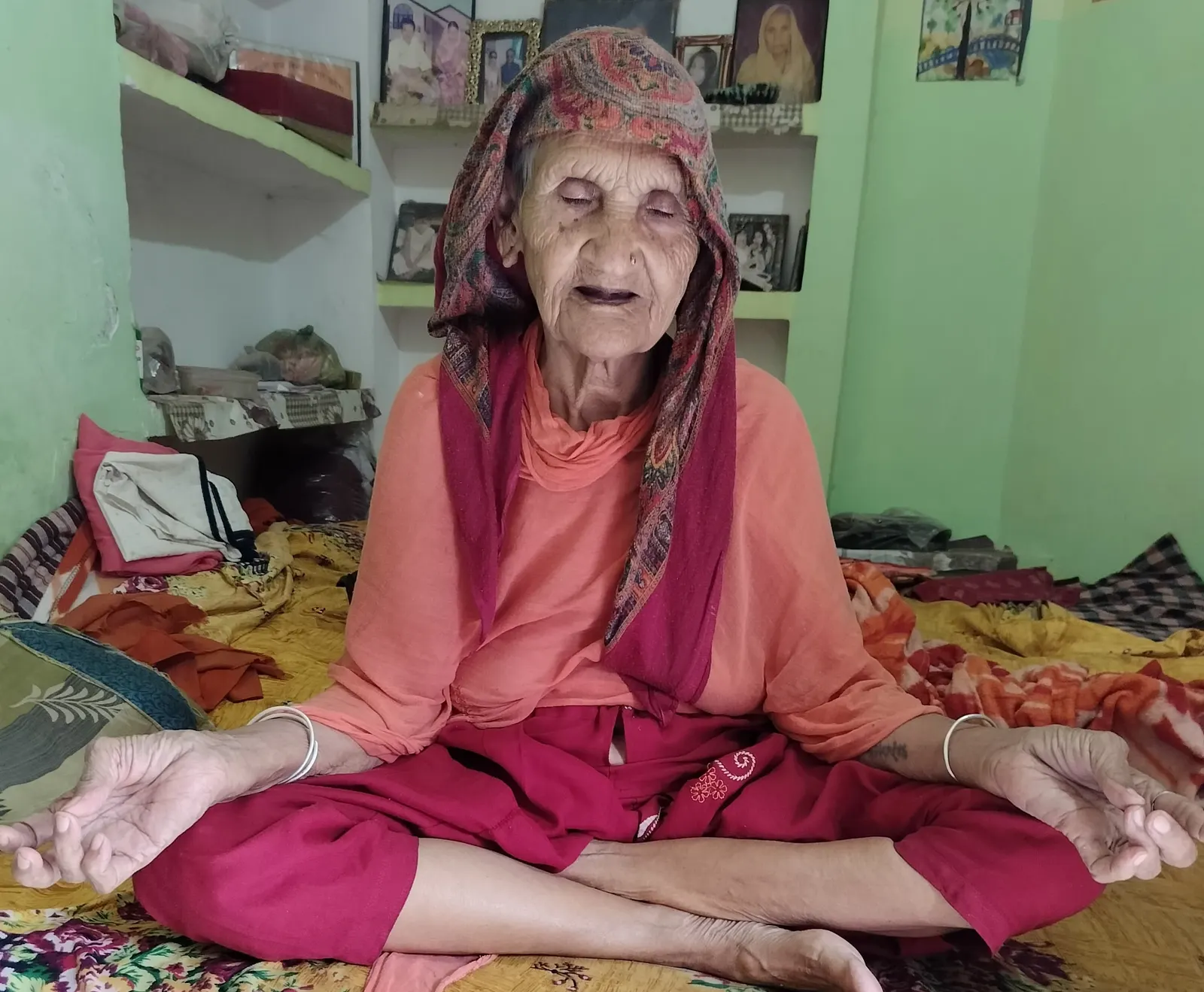 हमीरपुर में 106 साल की बुजुर्ग महिला के जज्बे को सलाम तीस मिनट योग कर बदल डाला जीवन