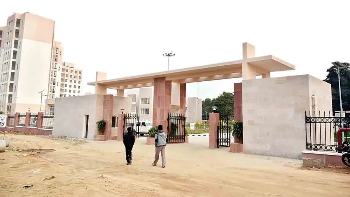 राज्य के 11 मंत्रियों के लिए बन रहे बंगलों का jकाम 37 करोड़ के लिए रुका