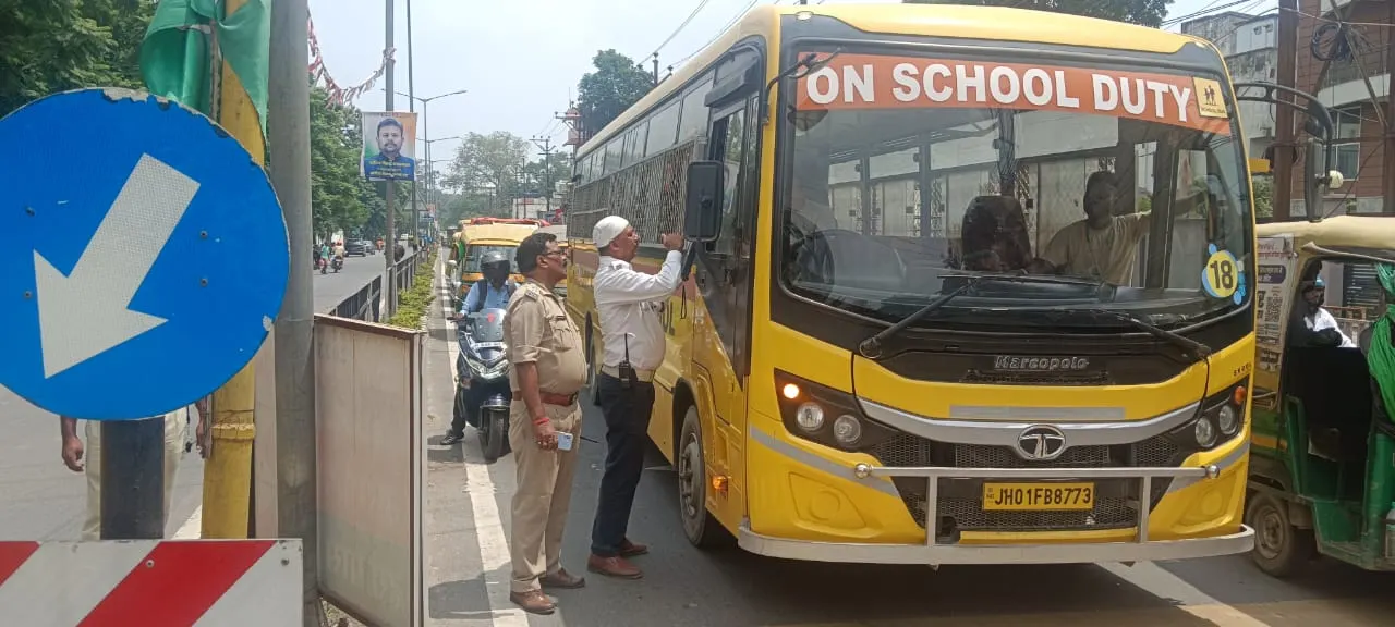 ट्रैफिक पुलिस ने चलाया अभियान, 13 ई-रिक्शा जब्त