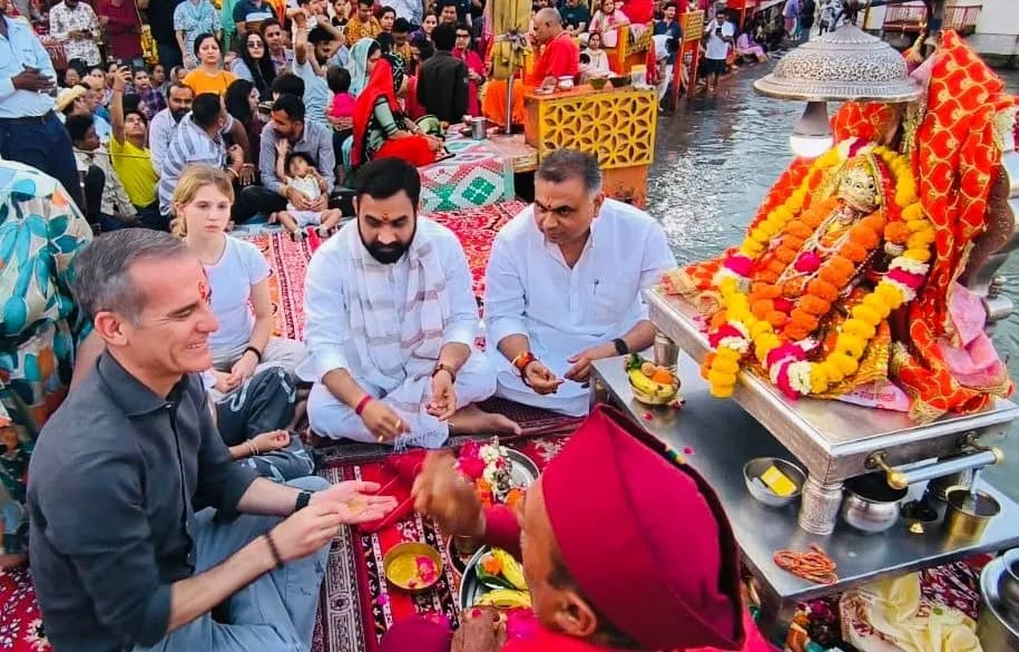 अमेरिका के राजदूत ने हर की पैड़ी पर की गंगा पूजा