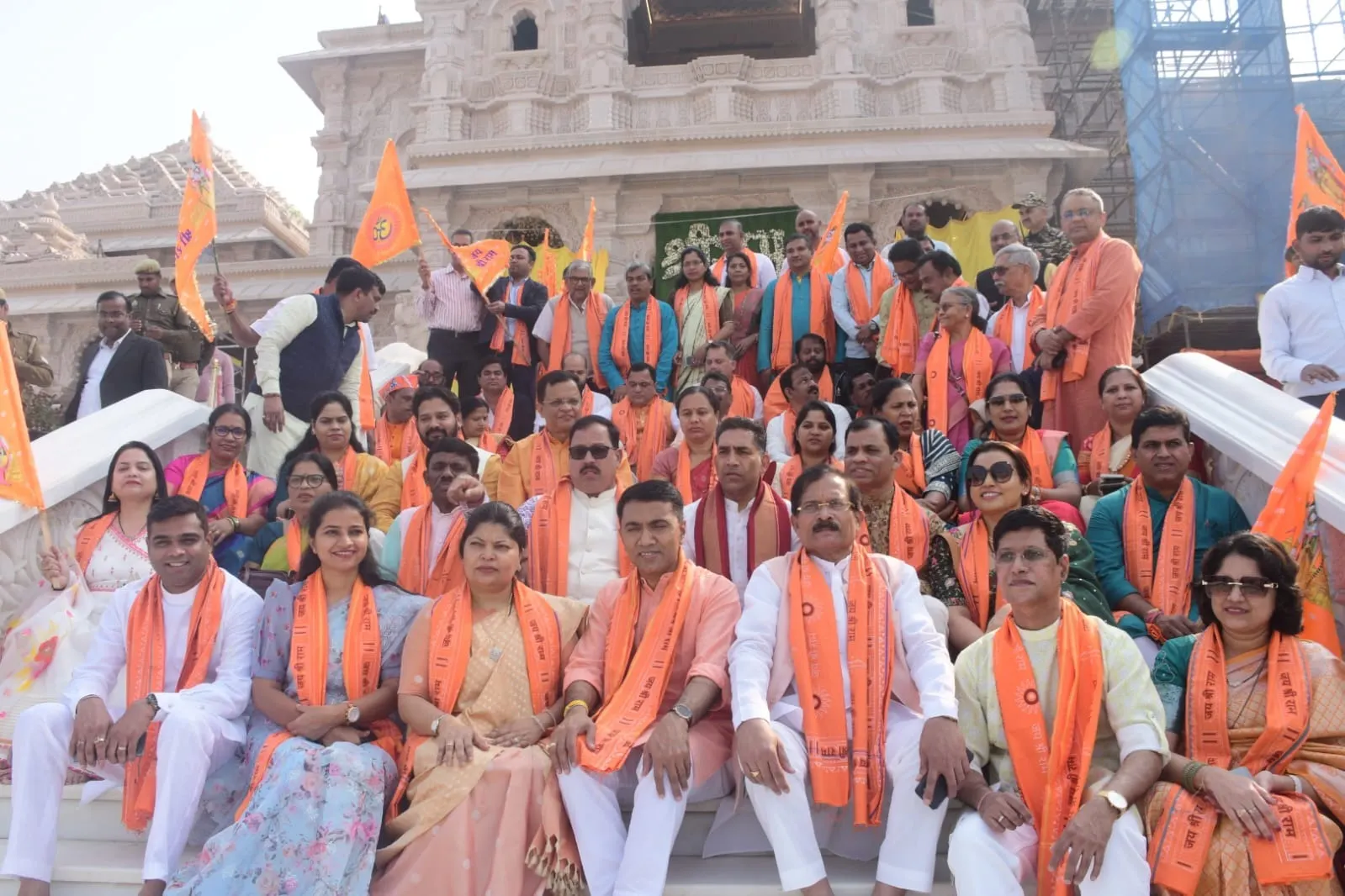 गोवा के मुख्यमंत्री प्रमोद सावंत ने कैबिनेट के साथ किए रामलला के दर्शन