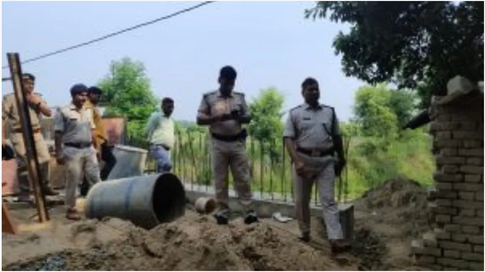 पुल गिरने की जांच करने पहुंची एफएसएल की टीम, सबूत गायब