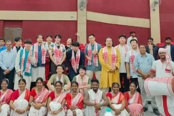 झारखंड केन्द्रीय विश्वविद्यालय में कोरिया से आए इंजीनियर सीख रहे हिंदी