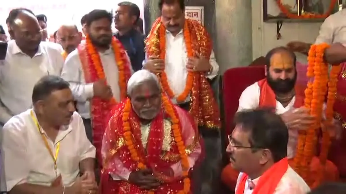 मुख्यमंत्री चंपाई सोरेन ने तपोवन मंदिर में की पूजा अर्चना
