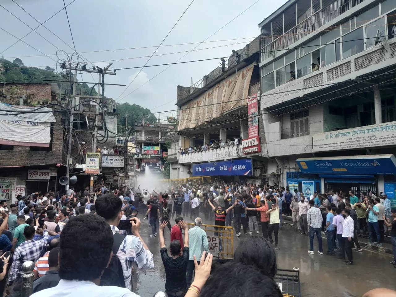 शिमला के बाद अब मंडी में मस्जिद विवाद पर बवाल, सड़कों पर उतरे प्रदर्शनकारी