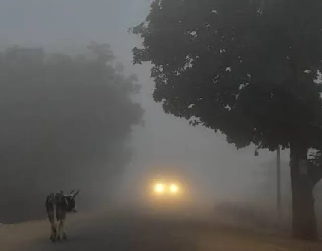 बंगाल में सुबह से ही हो रही है बारिश, तापमान गिरा, गर्मी भी बरकरार